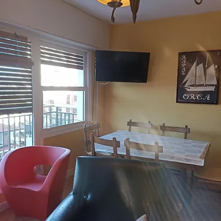 Centrico Zona Marques De Comillas 8 * לרדו