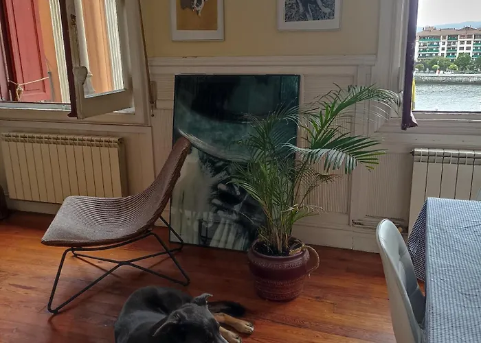 Centrico Zona Marques De Comillas 8 *